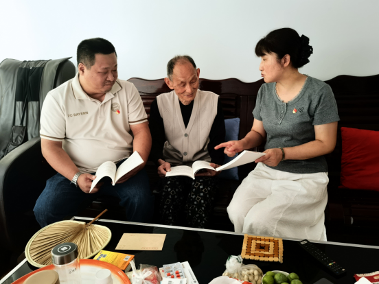 “紅燭映初心 先鋒耀杏壇“--遂寧四中隆重召開(kāi)慶祝建黨104周年暨“七一”表彰大會(huì)113.png