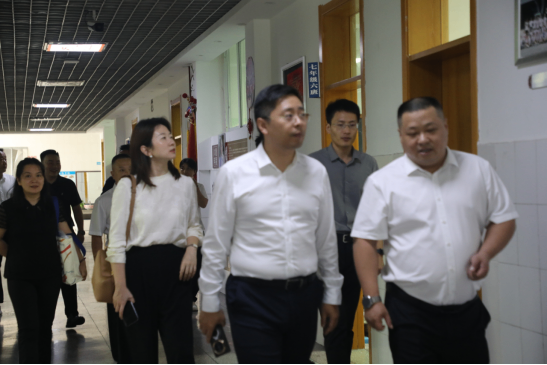 北京大學-TBI人工智能教育研究聯(lián)合實驗室赴遂寧第四中學校調研 賦能人工智能教育新發(fā)展(2)121.png